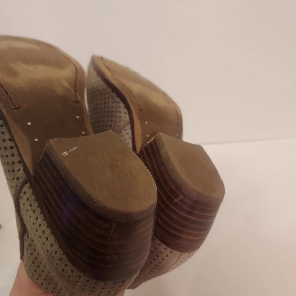 Sam Edelman Taupe Pipp Suede Perforated Chunky Heel Ankle Booties in Size 6 - Picture 12 of 13